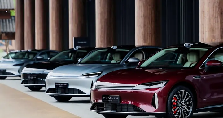 一次精准卡位：解读风云A9L“去蓝化”背后的豪华野心