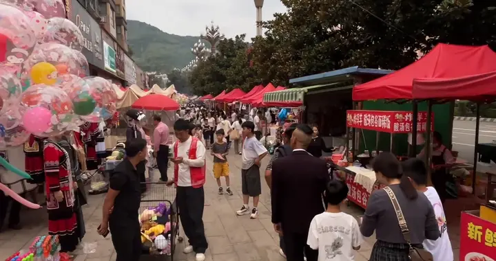 房车旅行到赫章，提供免费停车服务？可为啥我还要提“过份...