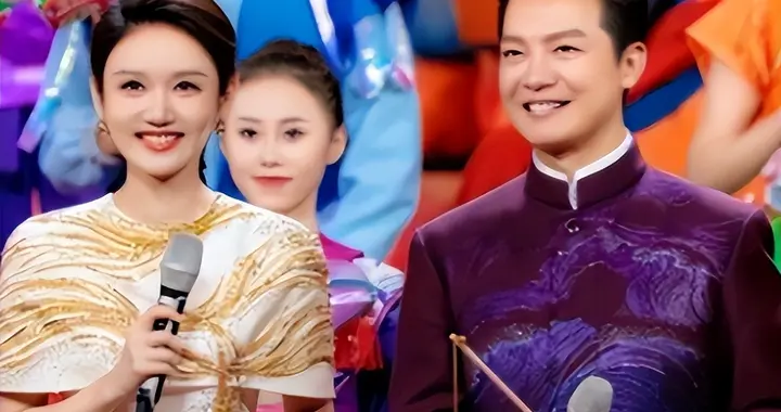 央视主持阵容大洗牌，康辉"换桌"，蓝羽上桌，撒贝宁最特殊
