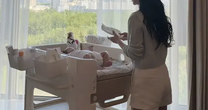 马筱梅带货母婴产品，汪宝儿出镜很乖巧，母子合作替家庭增收