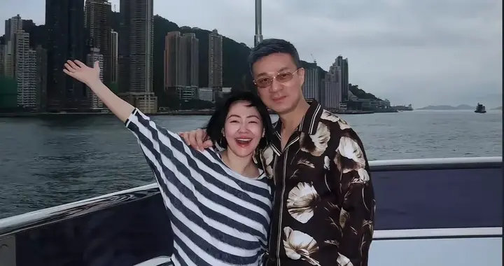 小S出游获许雅钧全力配合，有两个美貌的女儿后半辈子都无忧了