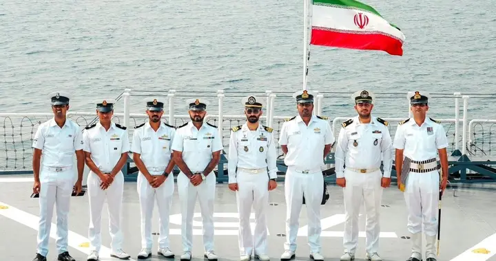 核潜艇蹲守印度后院，一发鱼雷击沉伊朗护卫舰，美军要赶尽杀绝？