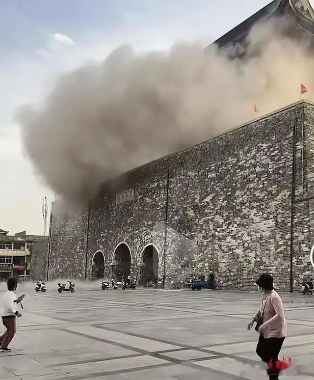 凤阳县城楼坍塌，相关责任人的下场