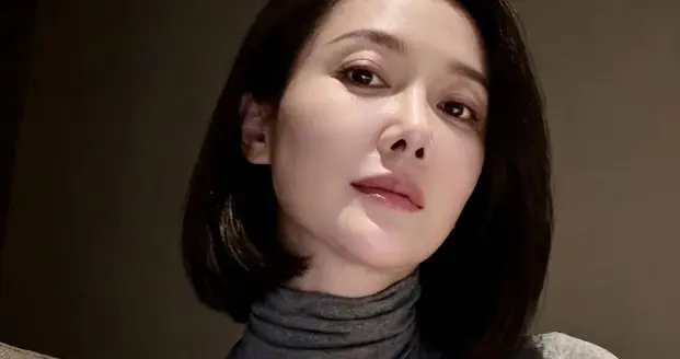 中年女性的通透，岁月沉淀的智慧光芒，从容又善良。