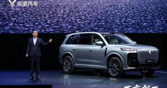 8系迎来“五座新王”，岚图泰山X8体验夯爆了，30.29万起预售