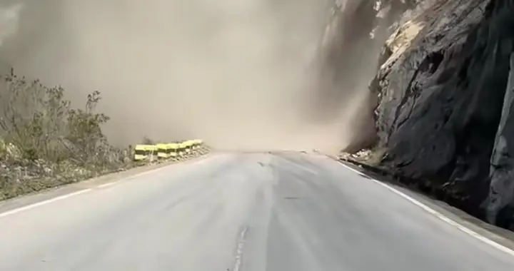 捡一条命，男子被鸡拦路，两分钟后前方山体塌方