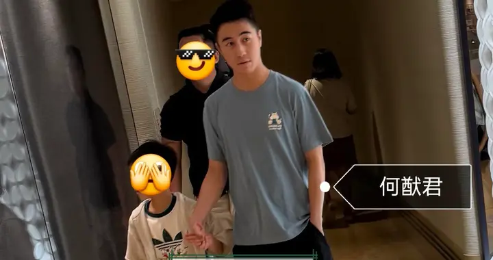 偶遇何猷君带儿子逛商场，父子手牵手很有爱，7岁何广燊长高很多