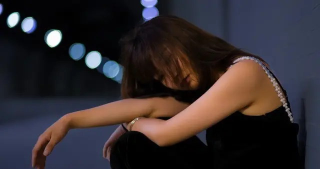 终有一天你会懂：你爱的人本平庸，是你的爱为他镀了金