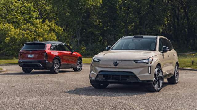 百万级电动SUV争锋！第三排谁不憋屈？充电快慢差多少？