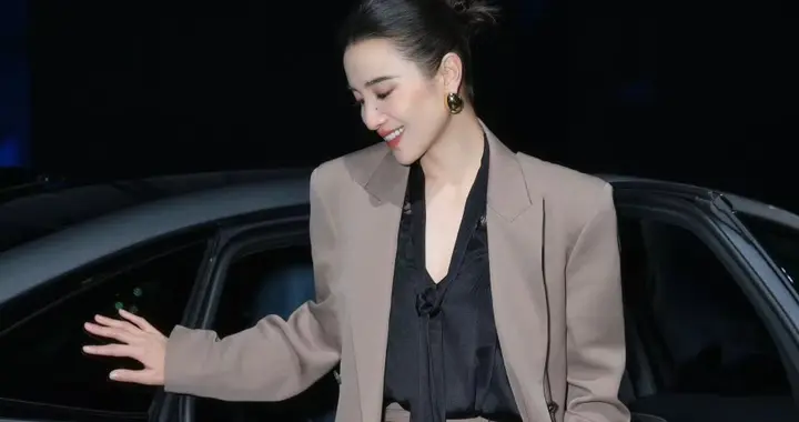 宋佳阿姨品牌代言写真，又酷又飒，真是顶级代言人