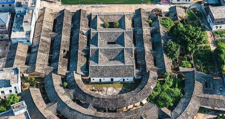 进士贡生旗杆石矗立，文山书院传文脉，客家围屋出英才