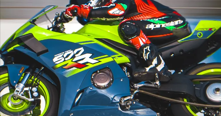 张雪夺冠前身价已超8亿，冠军车型售价4.3万！并非突然爆发