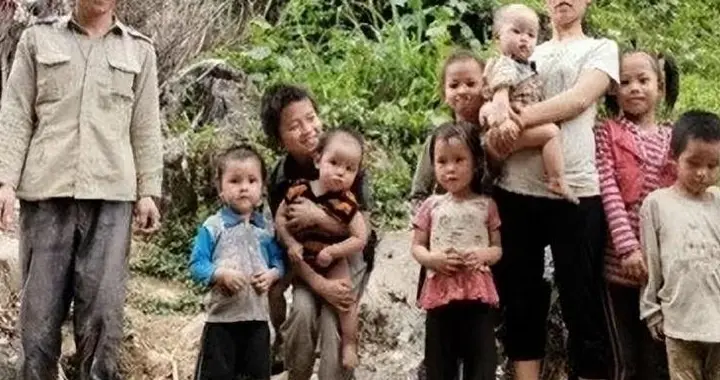 江西夫妻狂生8个孩子后双双离世：哥嫂接手拒领养，咬牙带10娃！