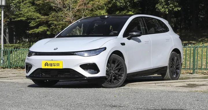 零跑Lafa5有多香？全系5款配置对比，看完对比图我明白了