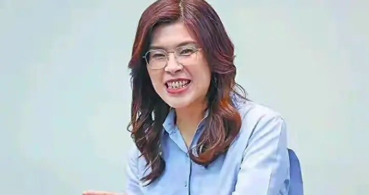 蓝绿罕见联手围攻，郑丽文为何成了“票房毒药”？