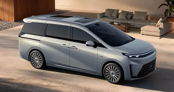 广汽传祺新款MPV官图，侧滑门，2+2+3座椅，配冰箱+彩电+大沙发