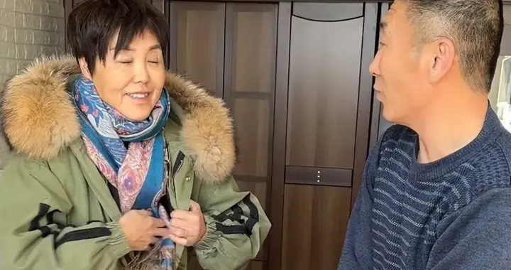 王叔一句话透露与亲闺女的私下关系，难怪会将祖传金镯子给了迷歌