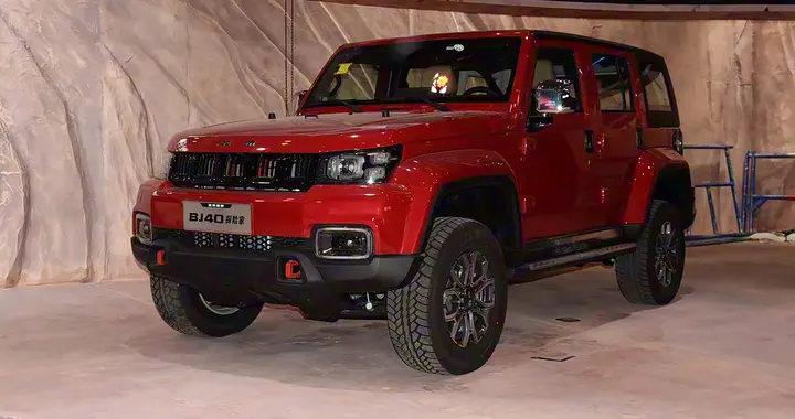BJ40探险家正式上市，外观很硬朗，换装新内饰，汽油、柴油都有
