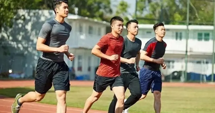 出国以后，我才发现：原来外国人的身高被我们严重高估了！
