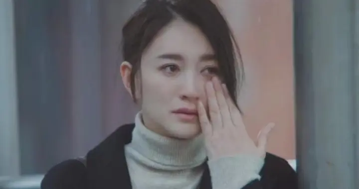 被曝离婚仅3天，离谱事发生，原来李小冉已找好退路，杨幂没说错