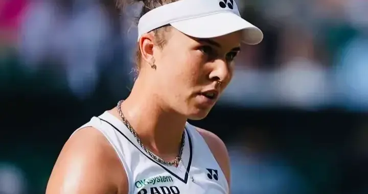 1-2!穆霍娃遗憾输掉第二个大满贯决赛 21岁诺斯科娃获温网女单冠军