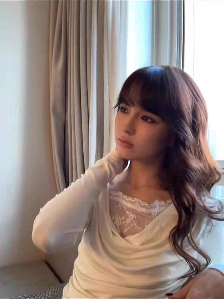 早春白色蕾丝拼接长袖荡领t恤女春秋季小个