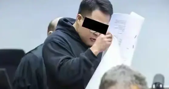 奶茶下药、全程录像、炫耀战利品，留学生对女友干8次恶行