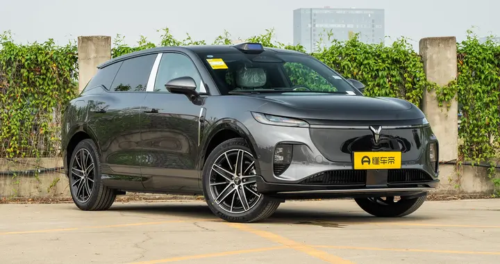 全新岚图知音：满配华为全家桶，空间实用性与智能化