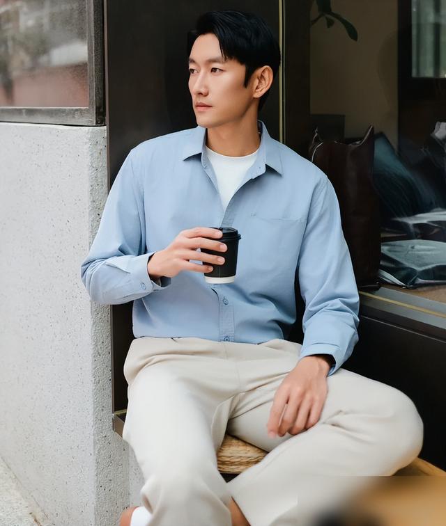 今年春天，中年男人为啥都爱衬衫+德训鞋？