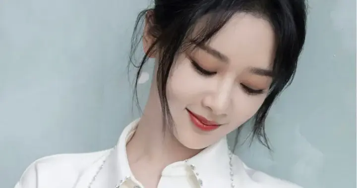 美女壁纸-第6018期-杨紫