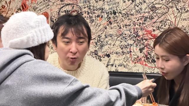 温柔娱乐：没看成exo演出后吃饭时遇到王