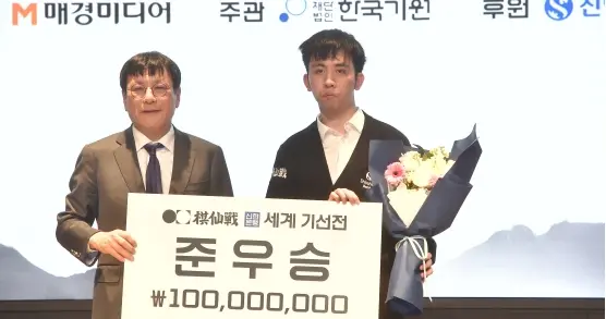 赛后来看，讲围棋胡老师精准，蘑菇也不错，猫老师看热闹不嫌事大