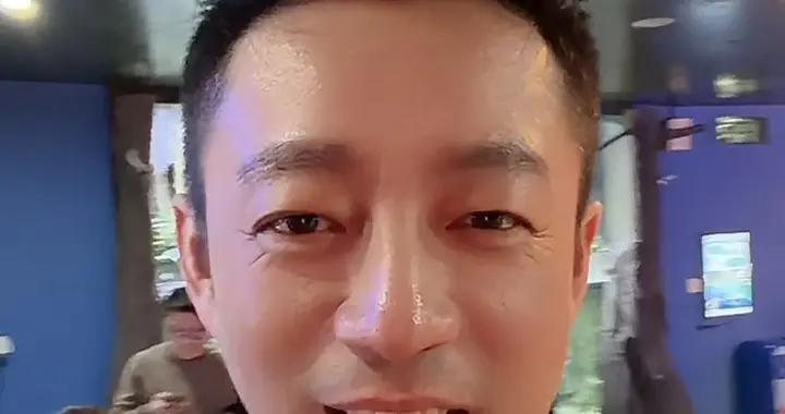 汪小菲带娃去水族馆游玩，一家人开开心心不受流言影响，好开心