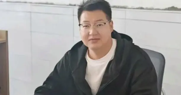 突传噩耗:甘肃35岁老师去世，被学生气到突发心梗，非常可惜！