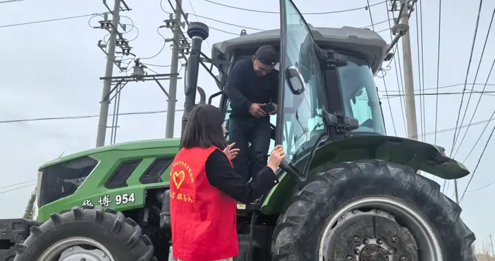 尉北管委会设立农机安全劝导站 保障棉花采收安全