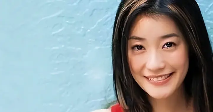 她宁愿单身都不接受谢霆锋，转身嫁豪门生4娃，如今46岁幸福美满