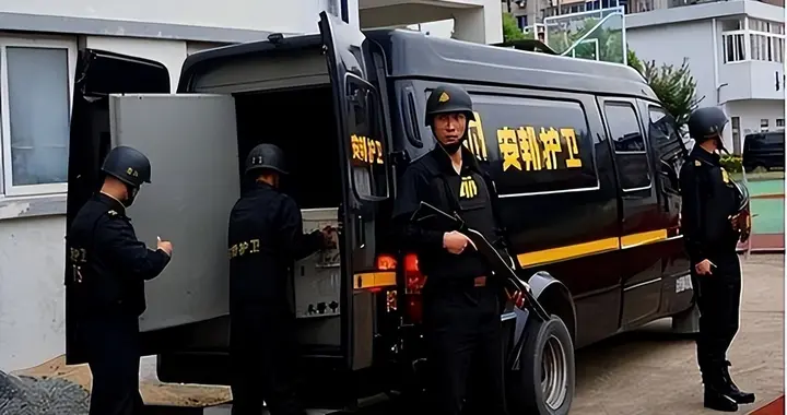 为啥运钞员不用手枪，也不用步枪，偏选择被军队淘汰的霰弹枪？