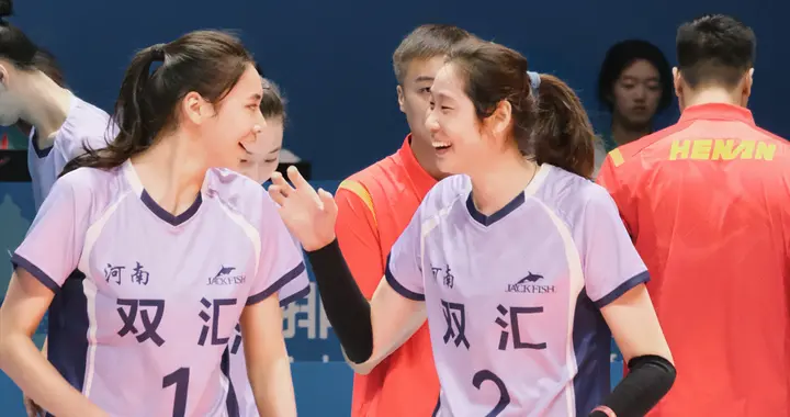 云南女排集体找朱婷签名！输球仍获大家称赞，让河南女排赢得艰难