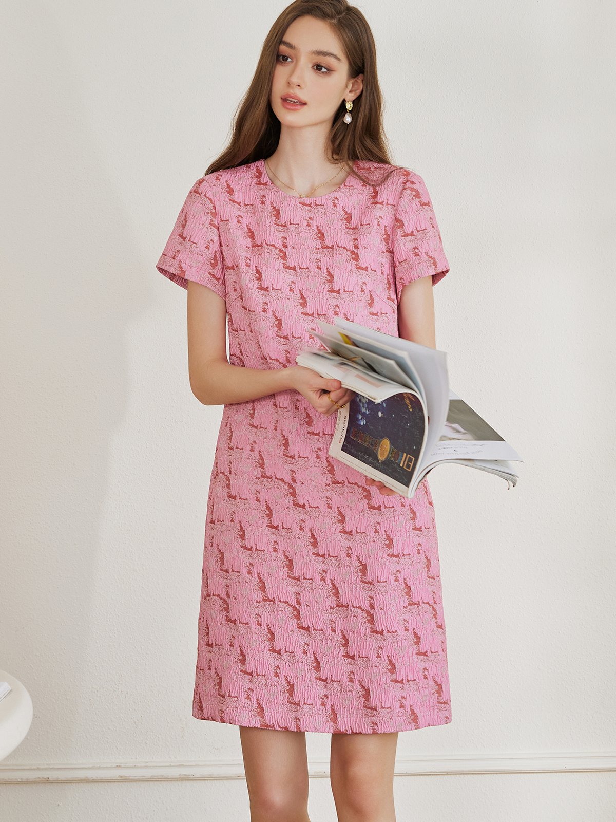 减龄纯色圆领连衣裙 吸睛又气质