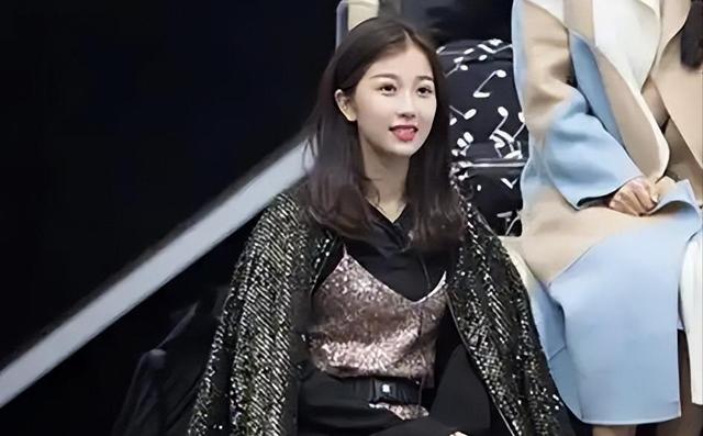 明星的变脸速度有多快？这次，娱乐圈的拜高踩低在虞书欣身上体现