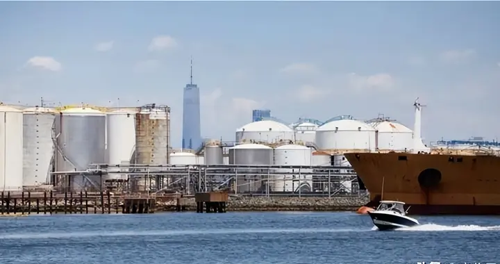 燃油车销量下坡后，国内庞大的炼化能力怎么办？