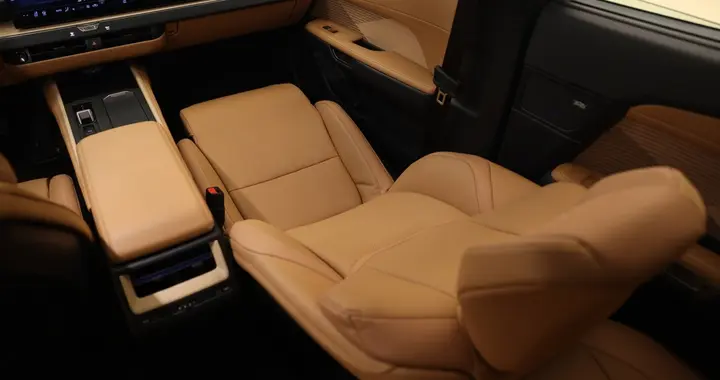 雷克萨斯全新一代ES预售30.88万元起，把舒适融入每一段出行