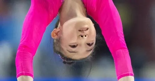 年仅15岁！独揽5金2银惊艳全运赛场，中国又一天才美少女横空出世