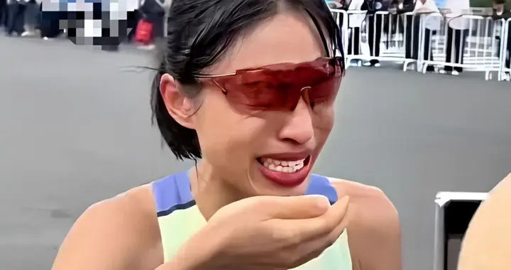 “最快女护士”翻车，撒谎请假、违规代言被处分！网友：大快人心