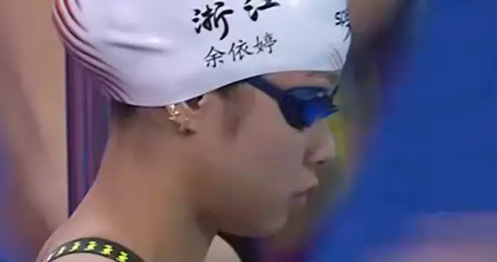 精神文明金牌，13岁于子迪破纪录夺金，输给她的大姐将她紧紧抱住