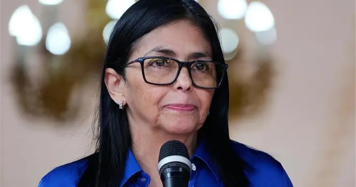 投降国突然诞生，送美8000万桶石油，1亿美元黄金