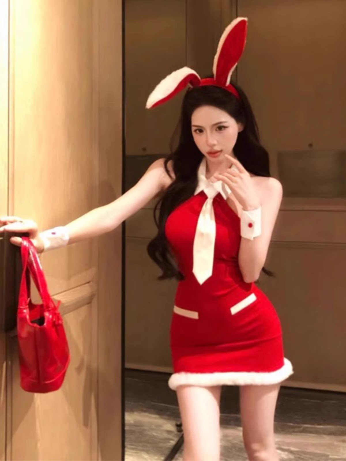 性感红色领带挂脖露背连衣裙女冬季跨年穿搭