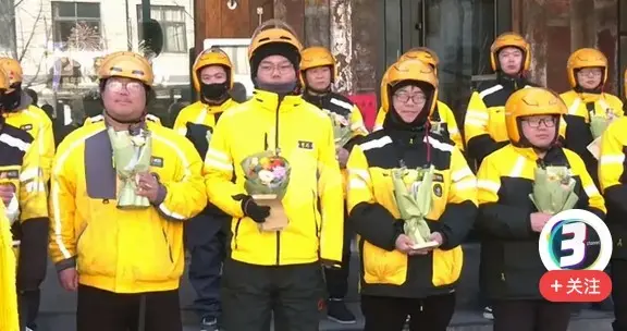 河南！41名骑手撑起倒塌施工架救人，平台：奖励每人500元