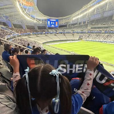 爱上小老弟：申花球迷:我们热爱蓝色球队