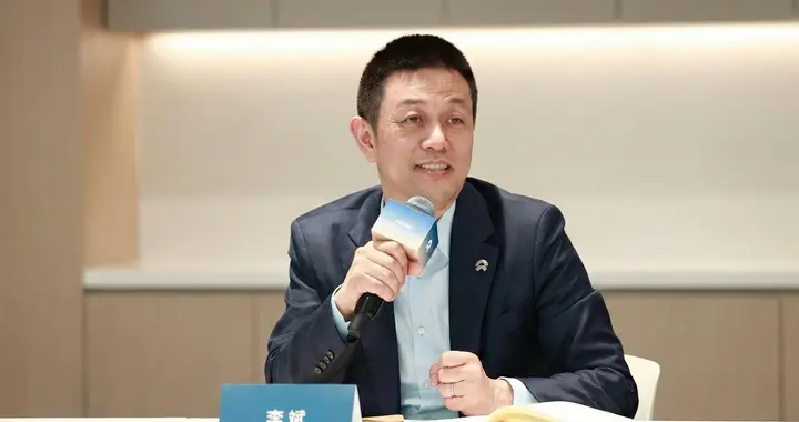 李斌与李想罕见签了相同“军令状”，四季度“盈利”成共同目标